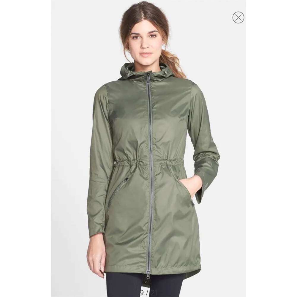 The North Face Packable Wind Resistant Jacket